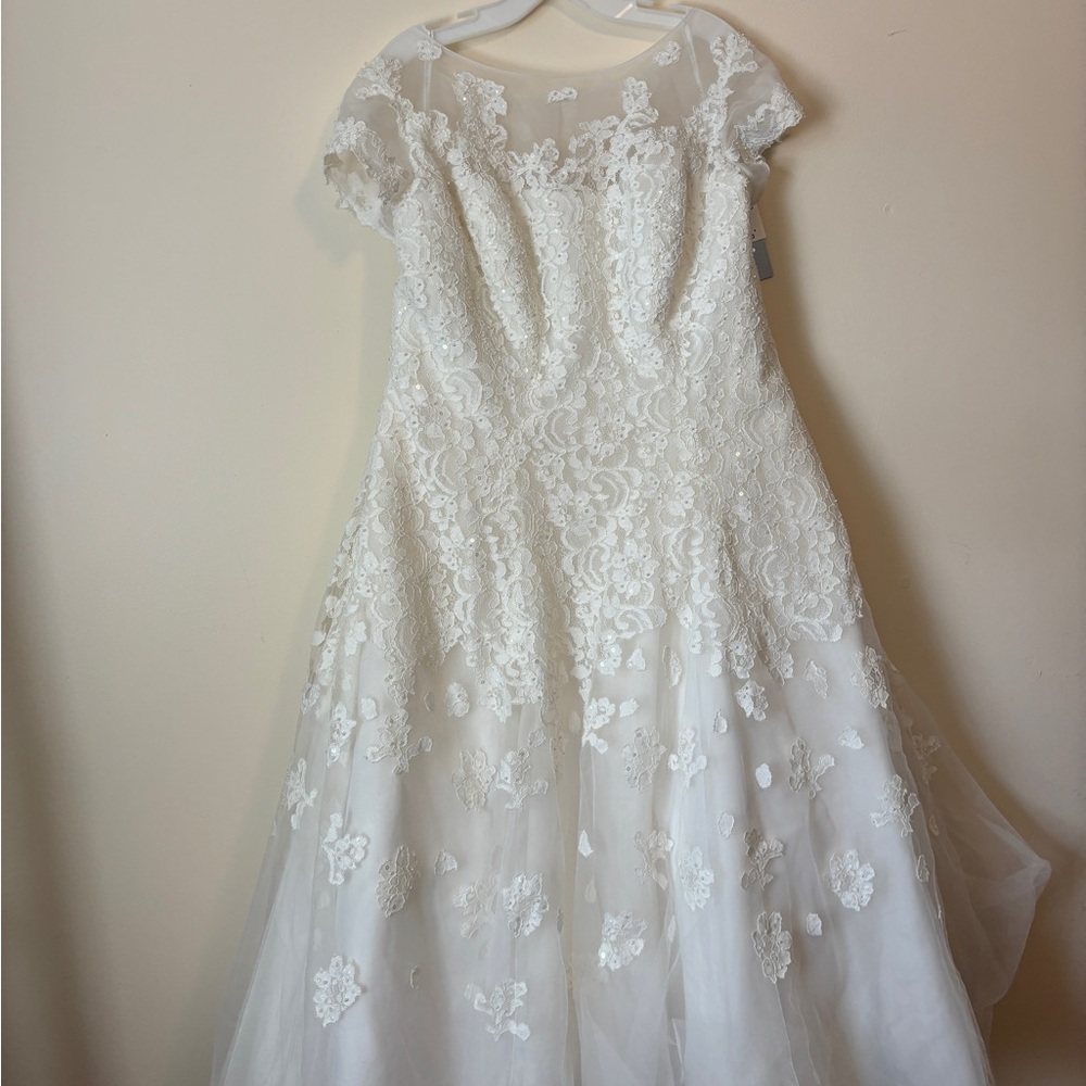 Oleg Cassini White Lace Wedding Dress